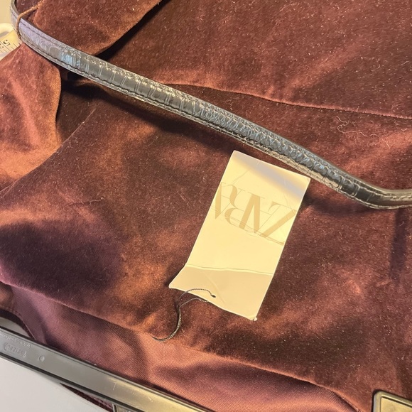 NWT ZARA burgundy Velvet Strapless Blouse size M
🚨 FINAL PRICE NO OFFER ACCEPT - Picture 13 of 15